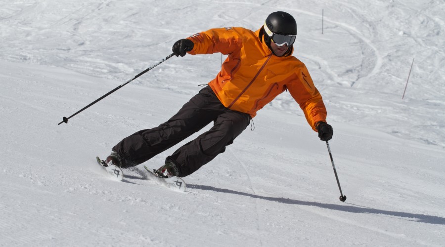 Czy narciarze powinni używać kijów narciarskich?